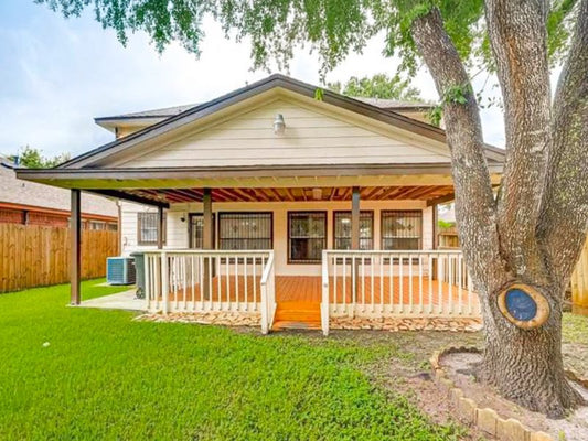 16131 Canaridge Dr, Houston, TX 77053